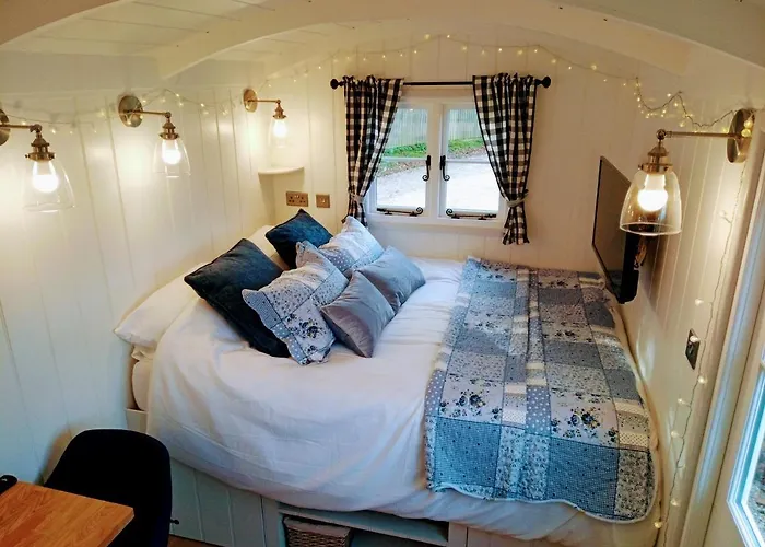Yew Tree View Luxury Shepherd\'S Hut